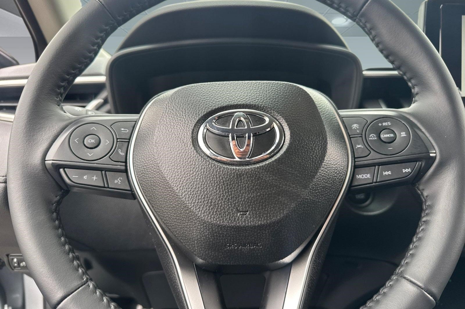 Used 2026 Toyota Corolla Cross LE FWD image 10