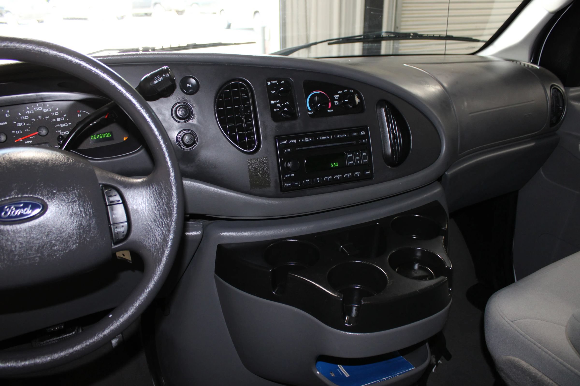 Used 2008 Ford E-350 and Econoline 350 XL RWD image 13