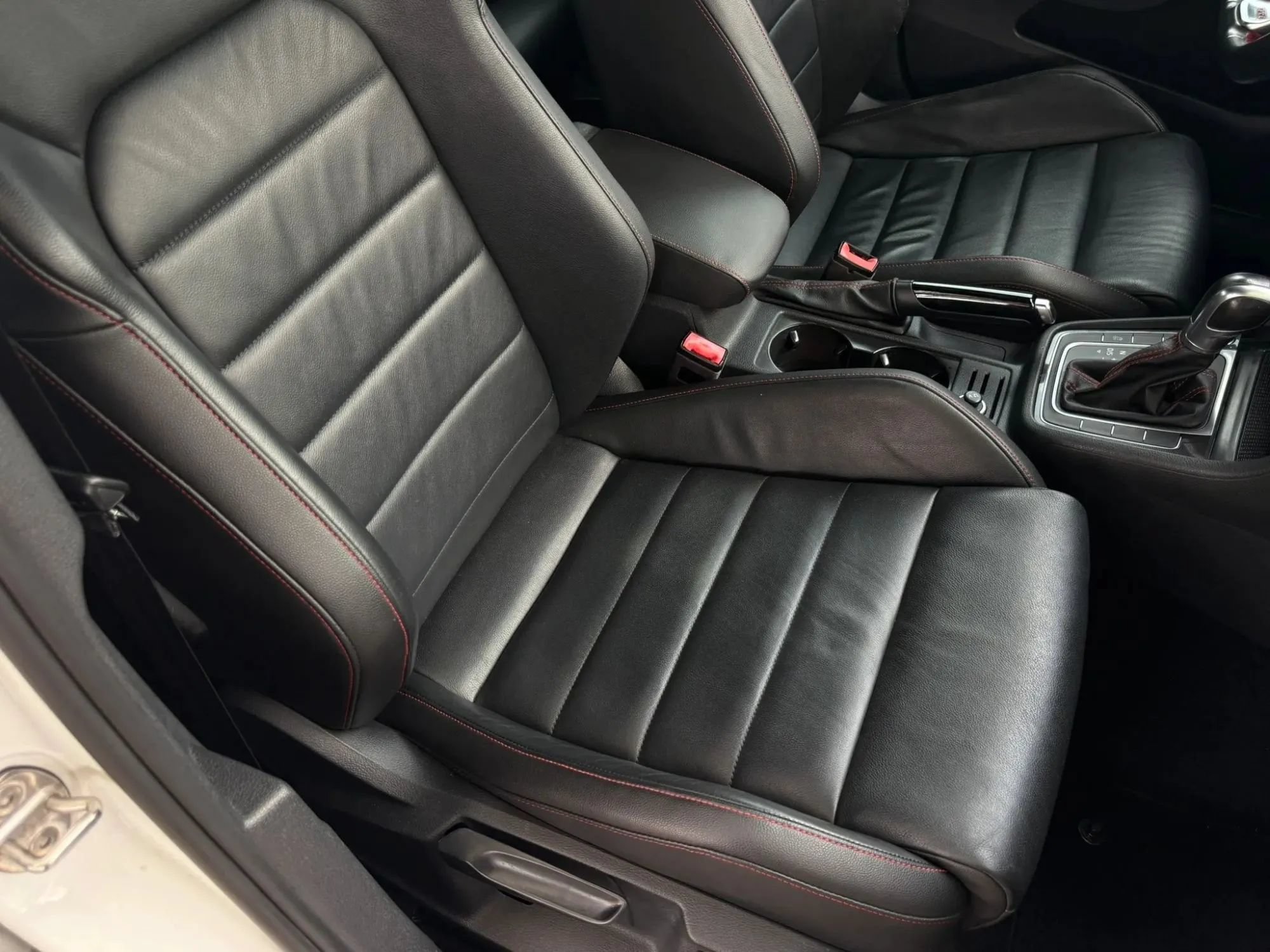 Used 2017 Volkswagen GTI SE FWD image 17