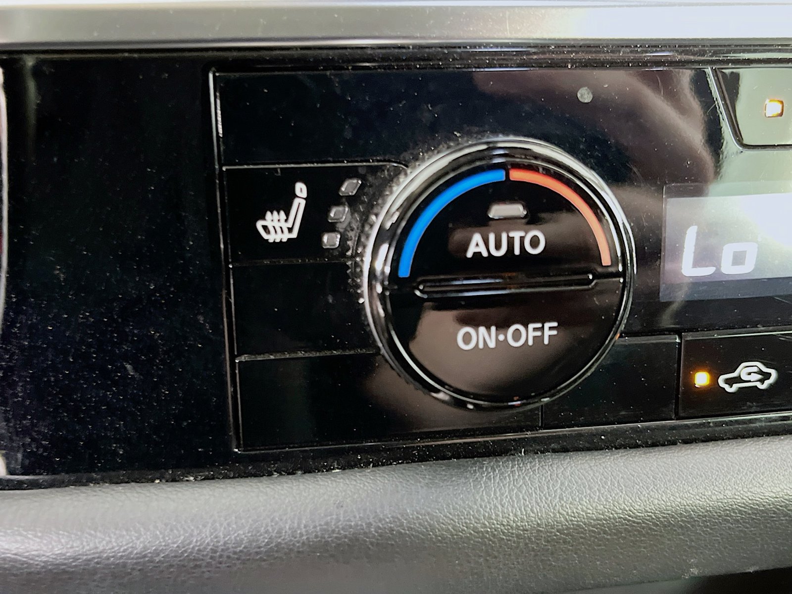 Used 2024 Nissan Pathfinder SV FWD image 23