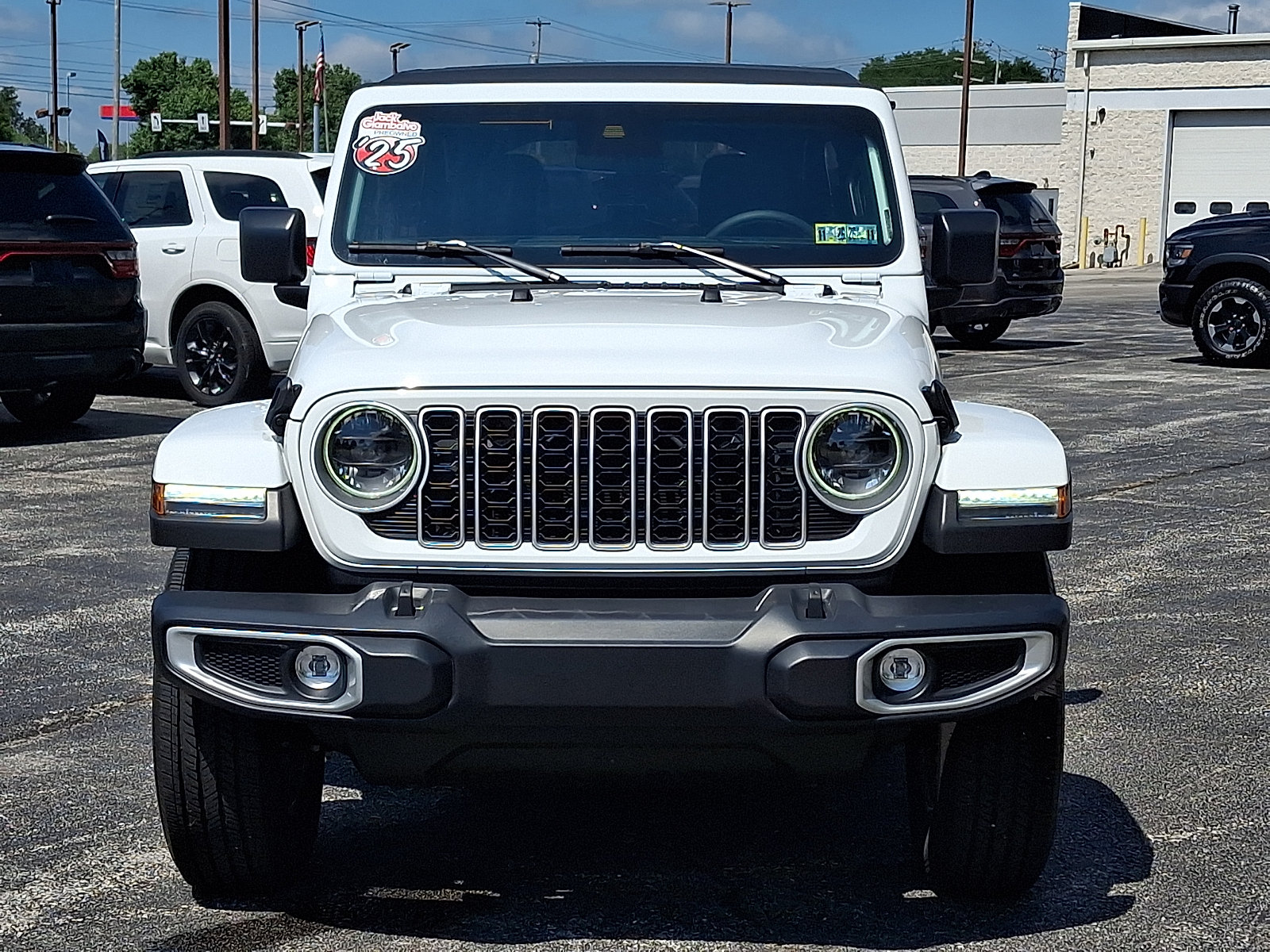 Used 2025 Jeep Wrangler Unlimited Sahara w/ Safety Group AWD/4WD image 8