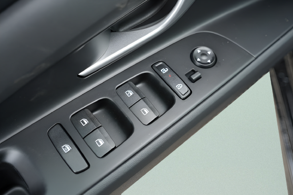 New 2026 Hyundai Elantra Limited FWD image 19