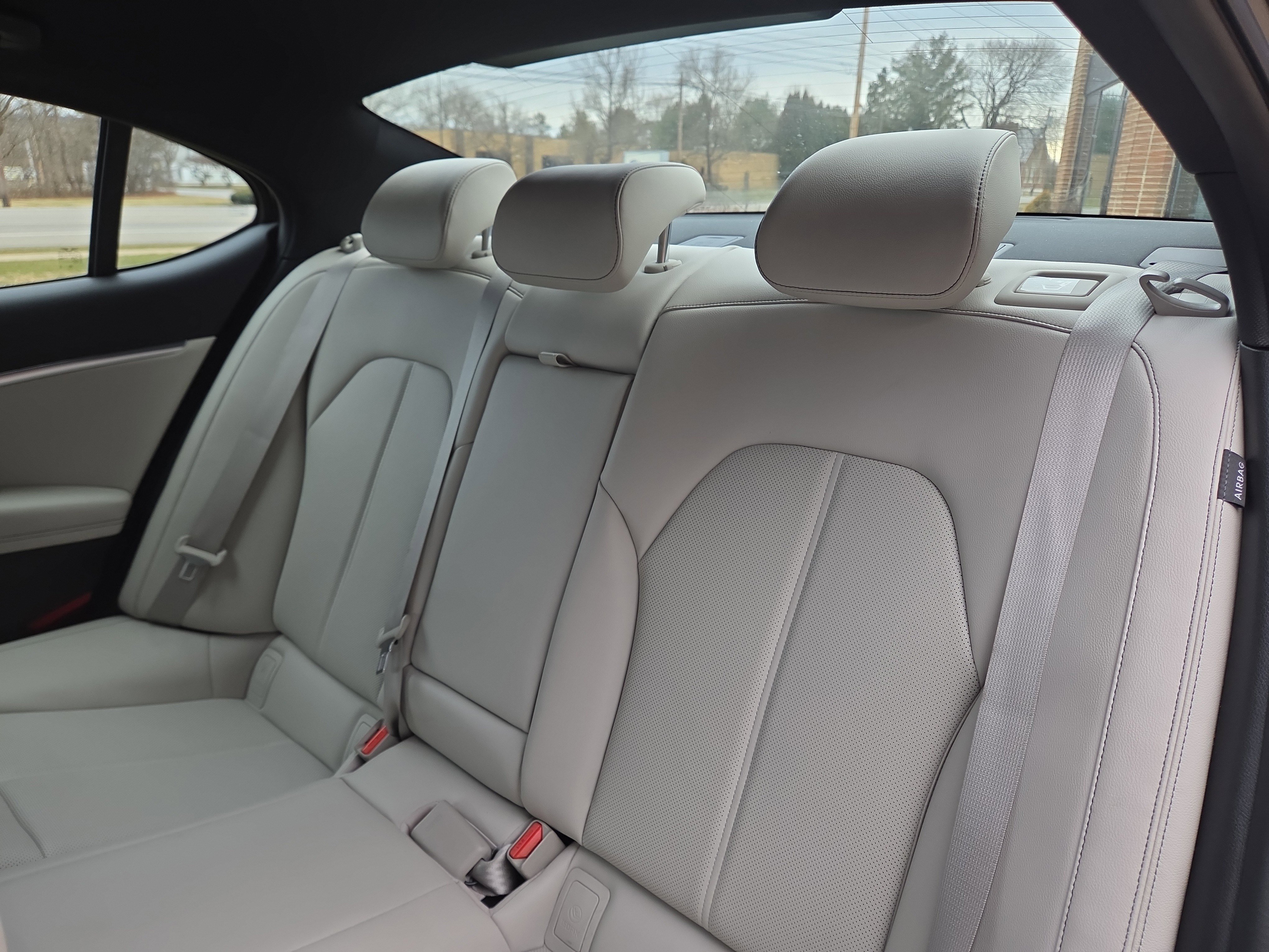 Used 2025 Genesis G70 2.5T image 13