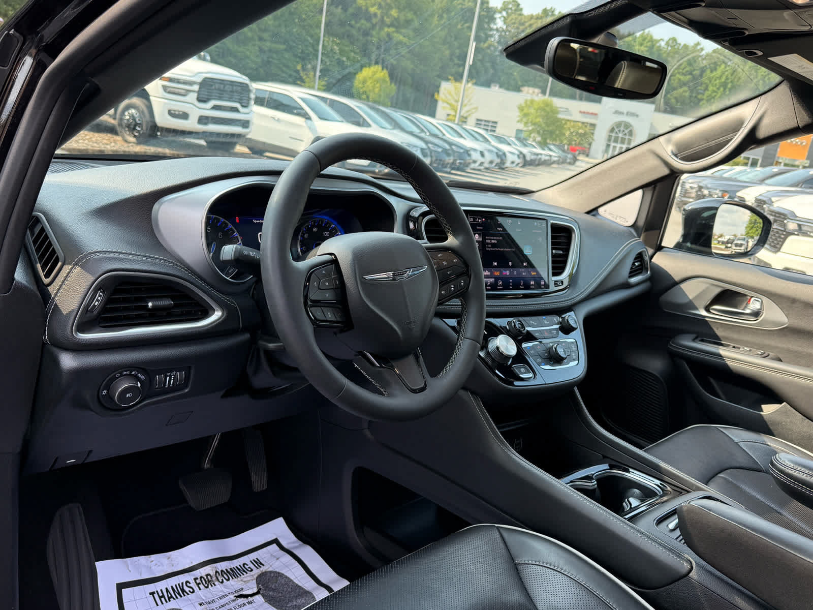Used 2025 Chrysler Pacifica Limited FWD image 14