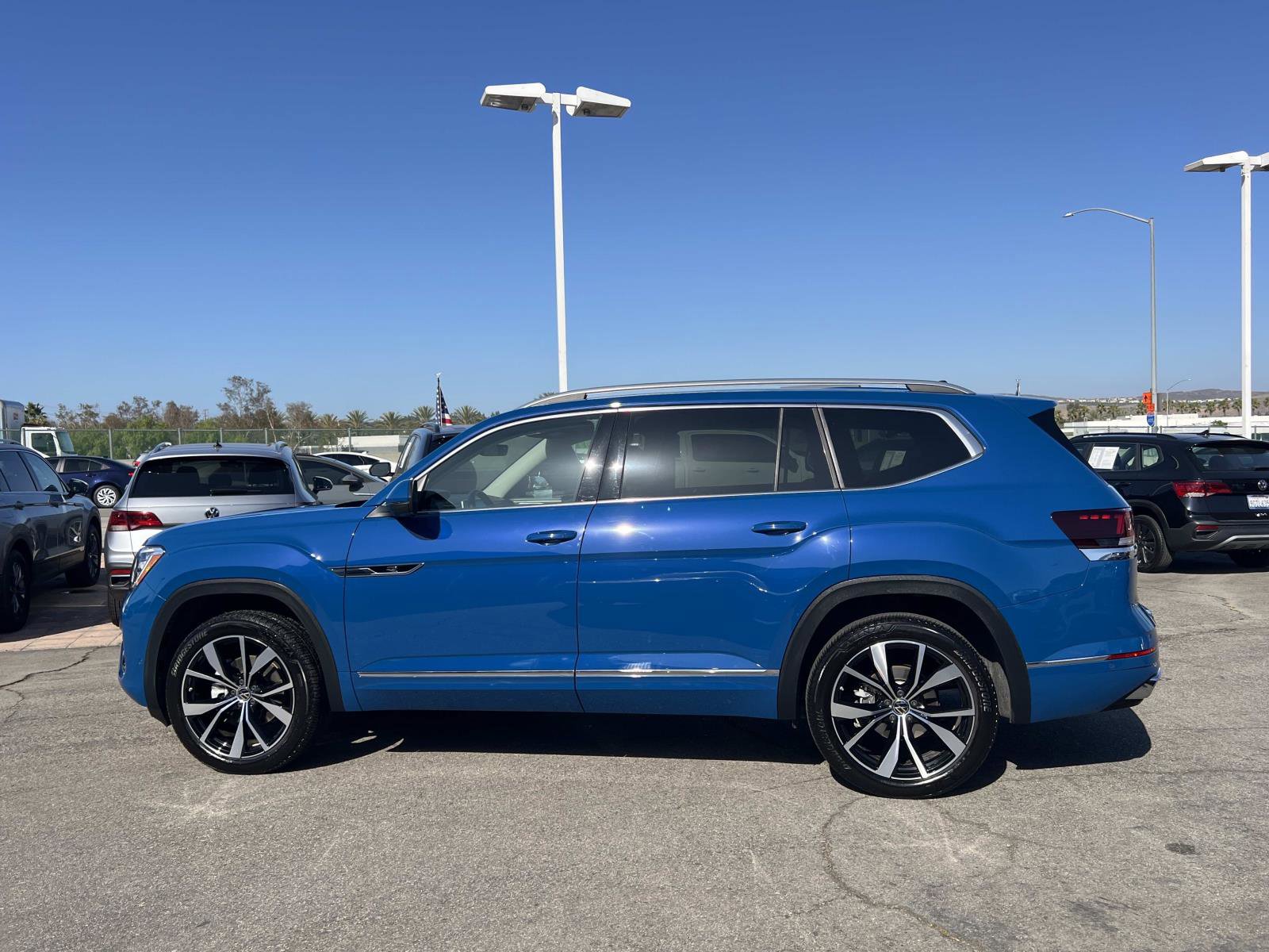 Certified 2025 Volkswagen Atlas SEL Premium R-Line AWD/4WD image 2