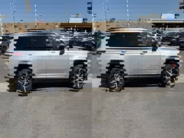 New 2025 Jeep Grand Cherokee L Limited w/ Trailer Tow Package image 7