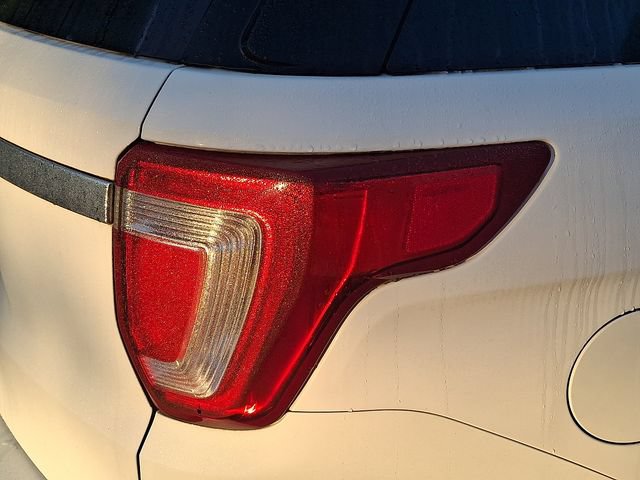 Used 2017 Ford Explorer XLT w/ Equipment Group 202A FWD image 7