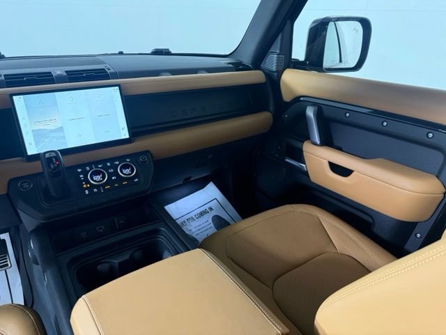 Used 2024 Land Rover Defender 90 V8 AWD/4WD image 23