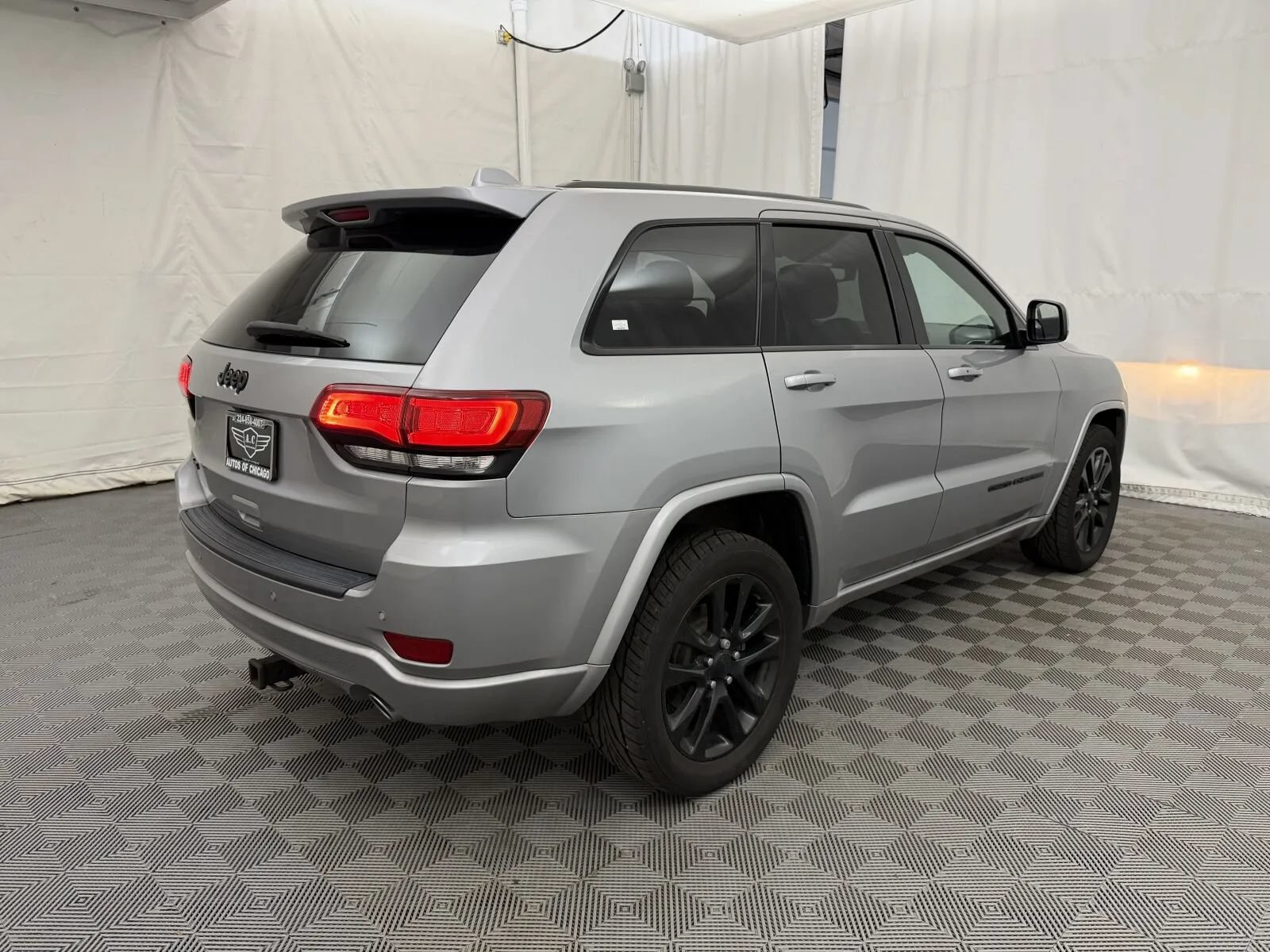 Used 2018 Jeep Grand Cherokee Altitude AWD/4WD image 5