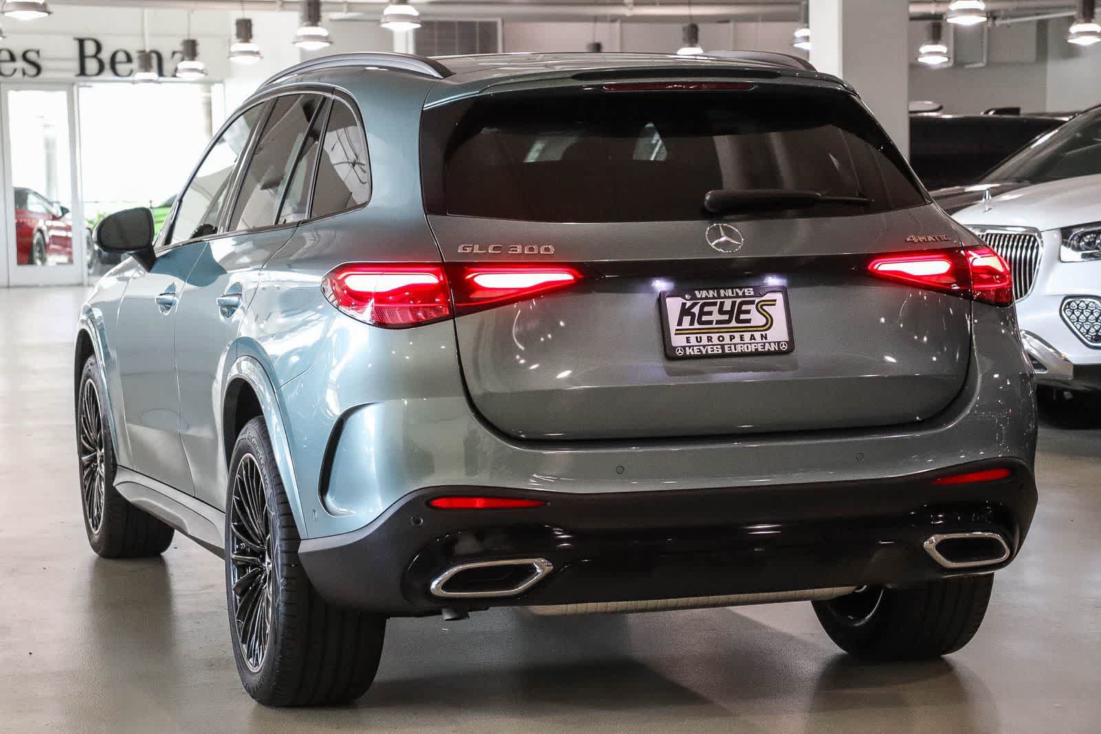 Used 2025 Mercedes-Benz GLC 300 4MATIC image 2