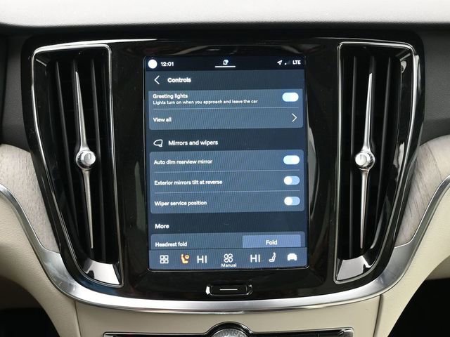 Used 2023 Volvo V60 B5 Cross Country Plus image 17