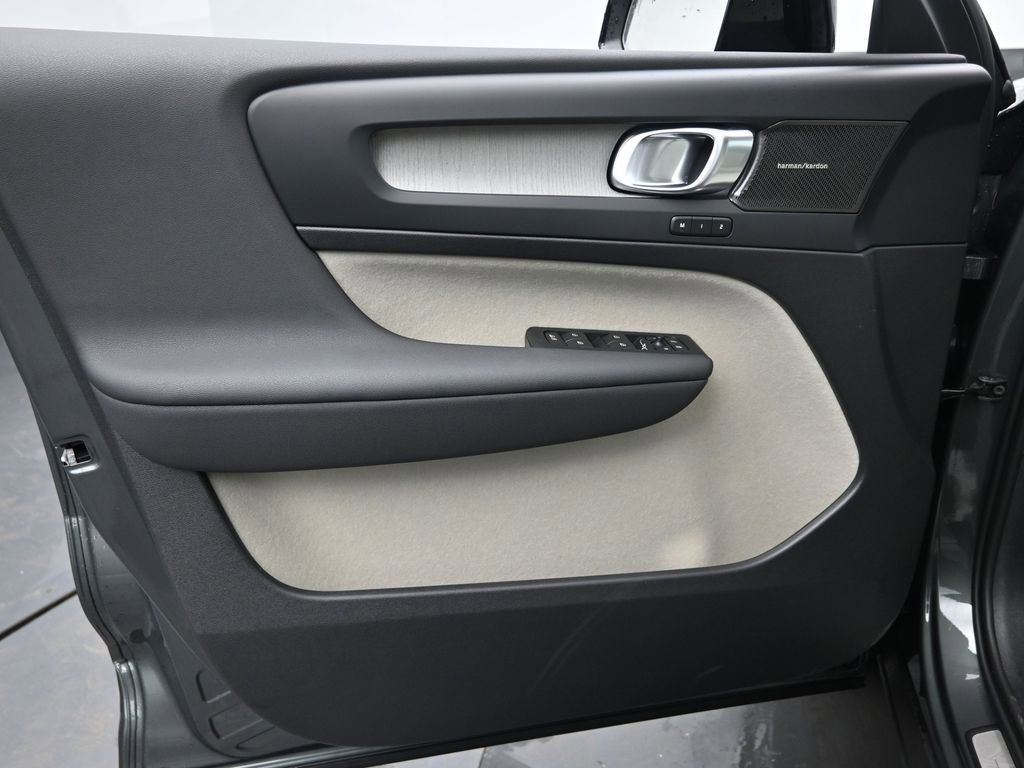 New 2026 Volvo XC40 B5 Ultra w/ Climate Package image 23