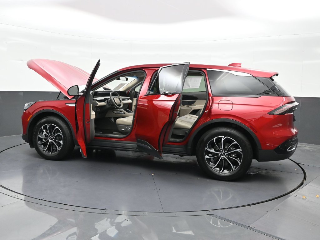 Used 2024 Lincoln Nautilus Premier AWD/4WD image 35