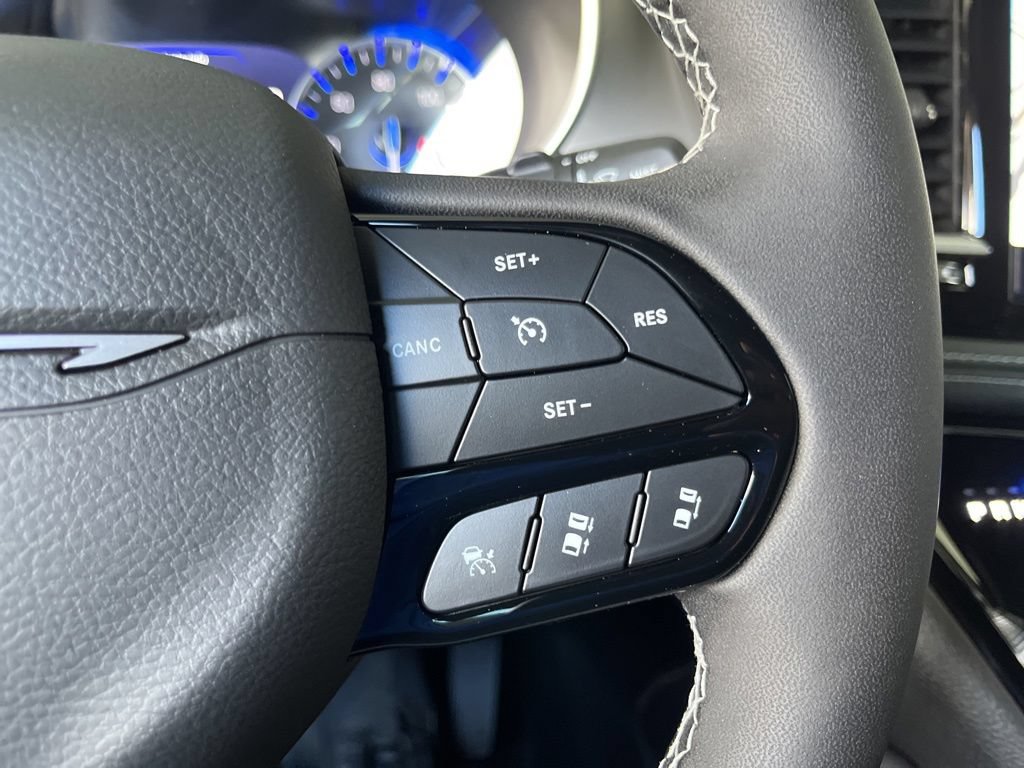 New 2027 Chrysler Pacifica Limited FWD image 31