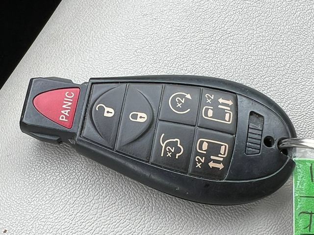 Used 2012 Chrysler Town & Country Limited FWD image 30