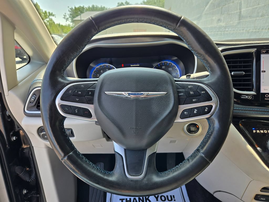 Used 2021 Chrysler Pacifica Touring-L w/ Uconnect Theater Family Group AWD/4WD image 17
