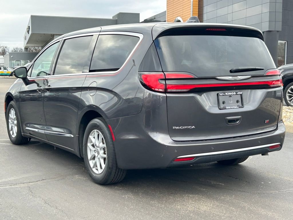 Certified 2023 Chrysler Pacifica Touring-L image 5