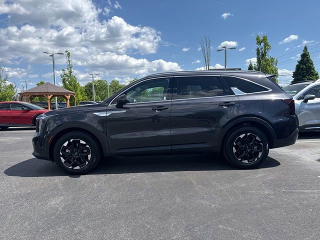 Certified 2025 Kia Sorento S w/ Panoramic Sunroof Package image 2