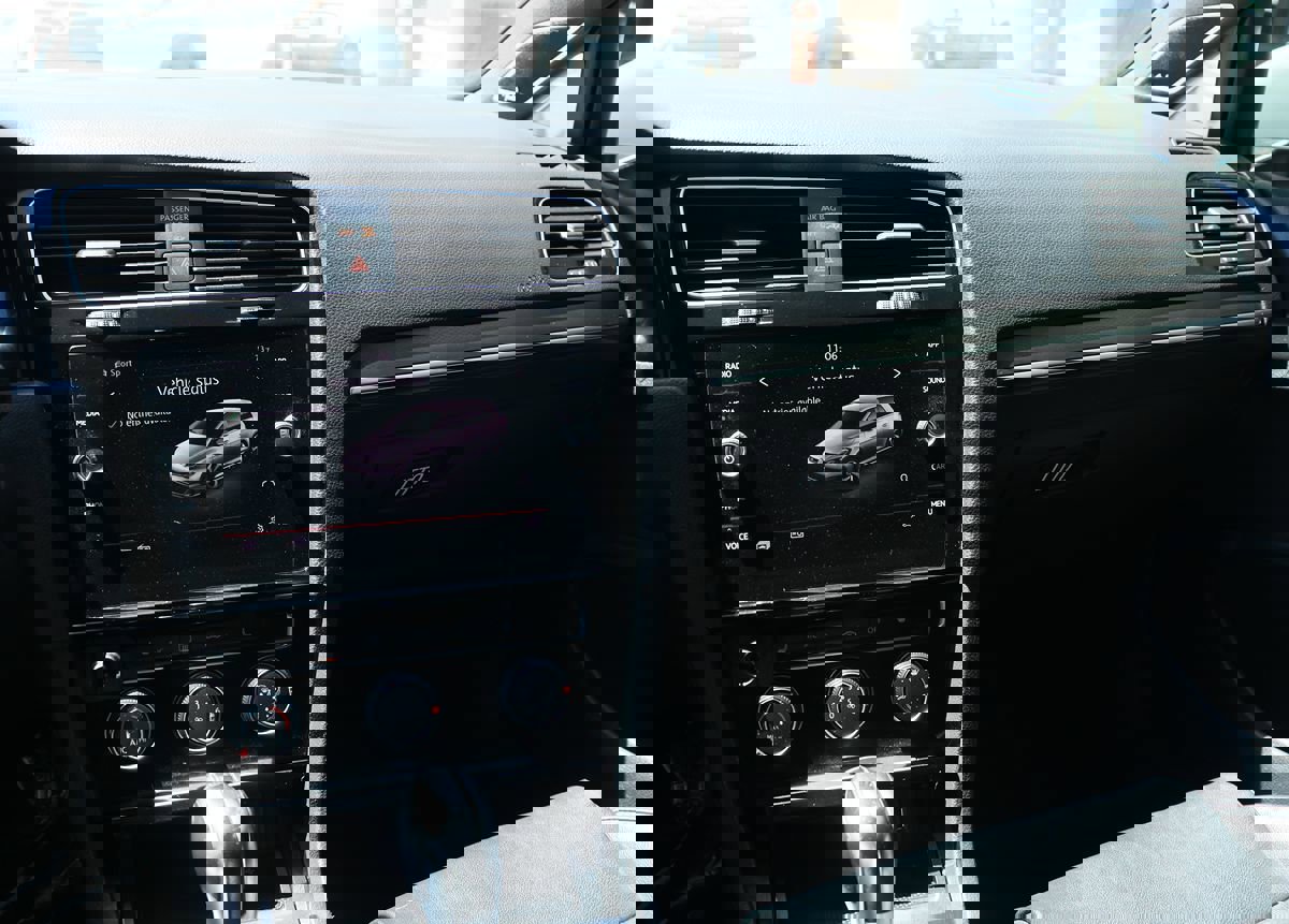 Used 2019 Volkswagen GTI SE w/ SE Experience Package image 44