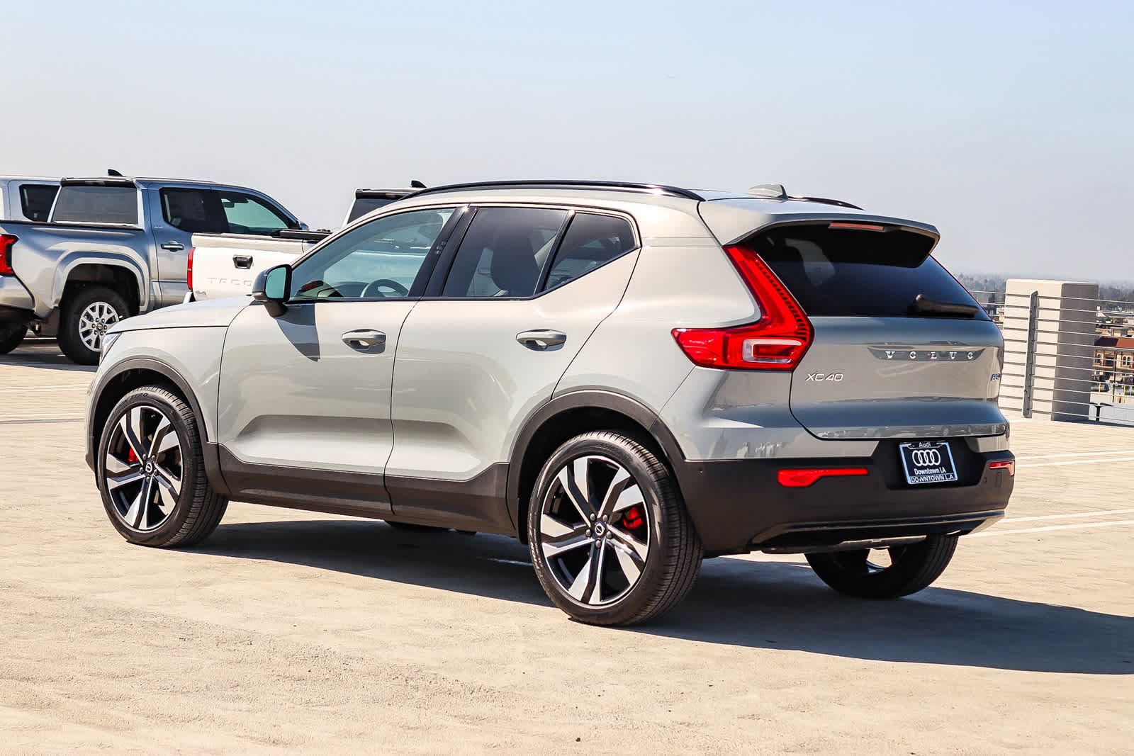 Used 2025 Volvo XC40 B5 Plus w/ Protection Package Premier AWD/4WD image 6