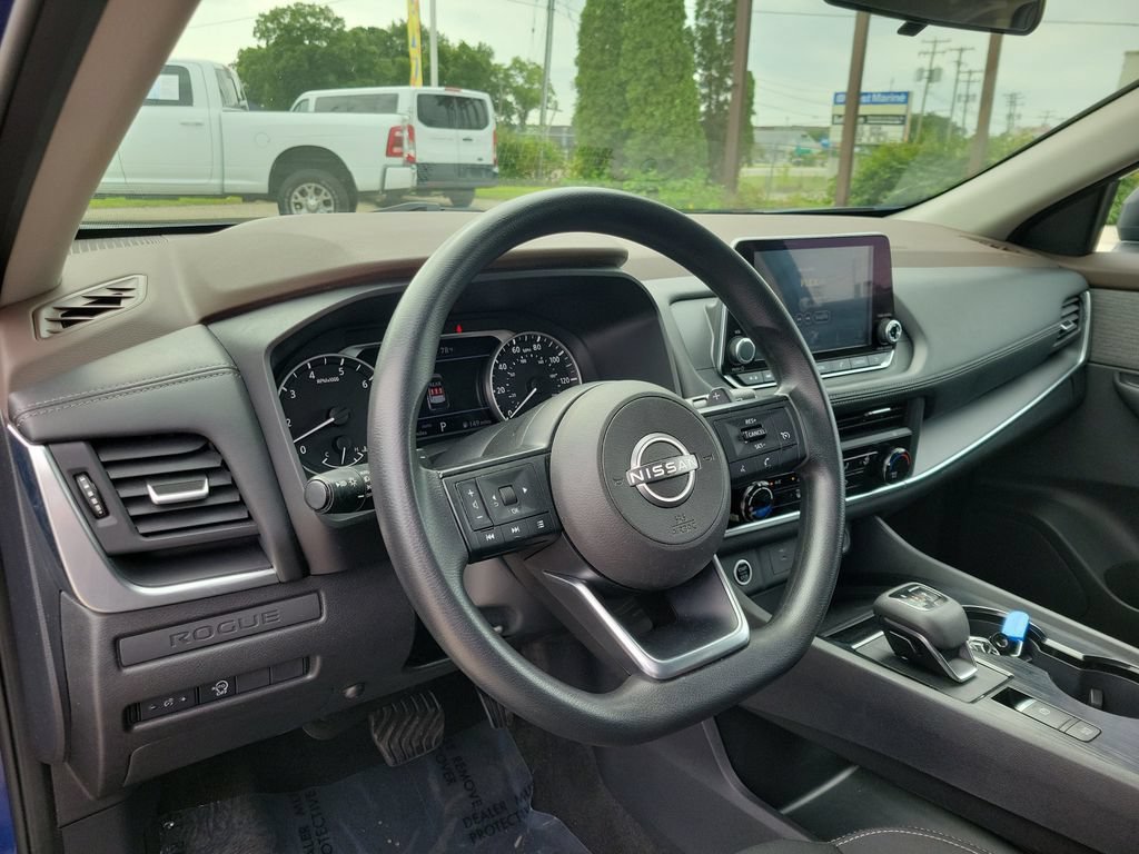 Used 2023 Nissan Rogue S AWD/4WD image 17