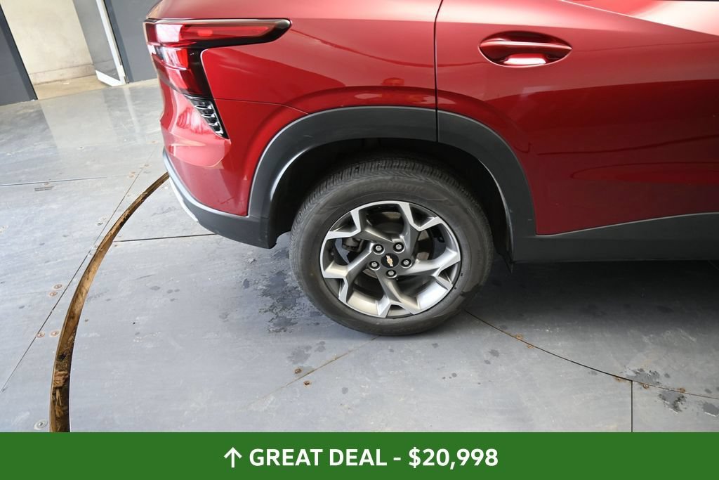 Used 2025 Chevrolet Trax LT FWD image 22