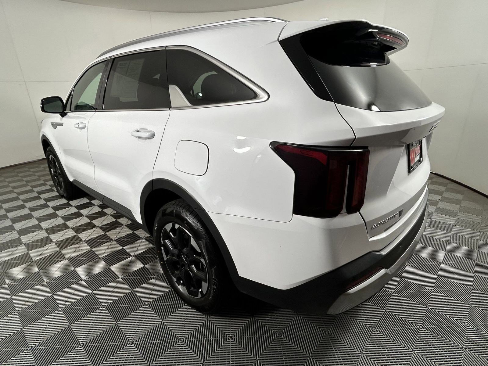 Used 2024 Kia Sorento S image 24