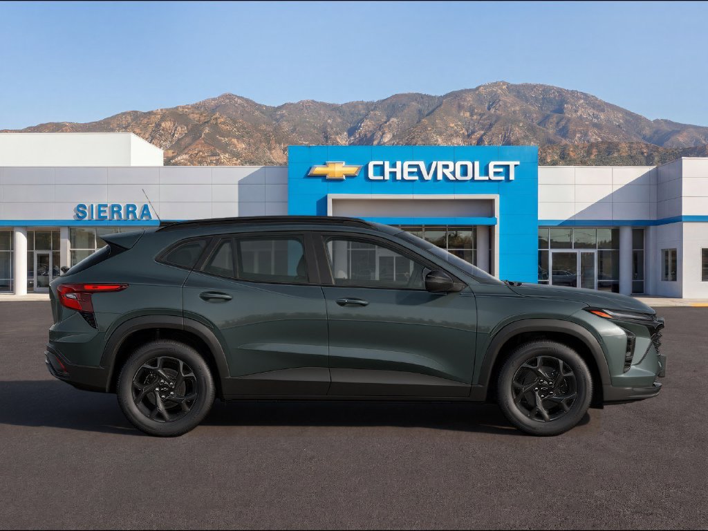 New 2026 Chevrolet Trax LT w/ Midnight Edition FWD image 3