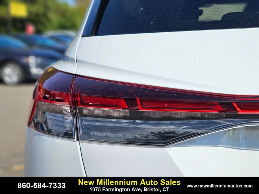 Used 2025 Audi Q4 e-tron Premium w/ Convenience Package image 9
