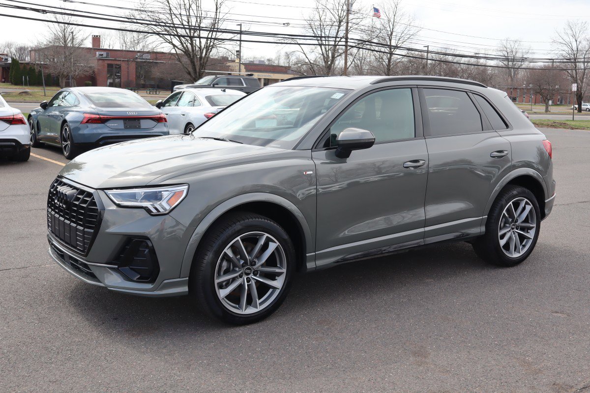 Used 2025 Audi Q3 2.0T Premium w/ Convenience Package image 1