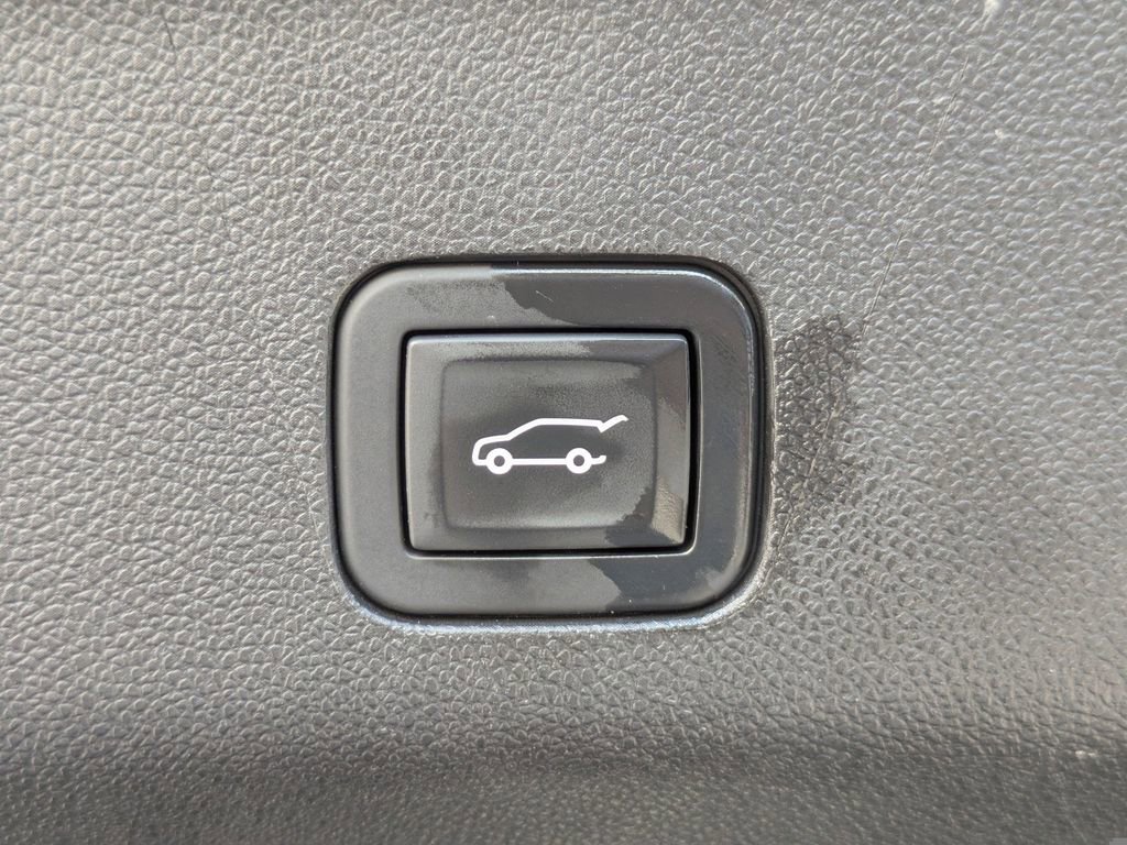 Used 2023 GMC Yukon Denali Ultimate image 15