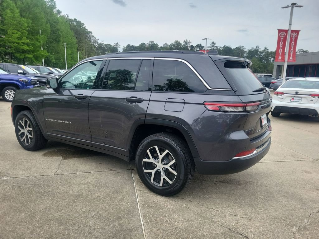 Used 2024 Jeep Grand Cherokee Limited RWD image 3