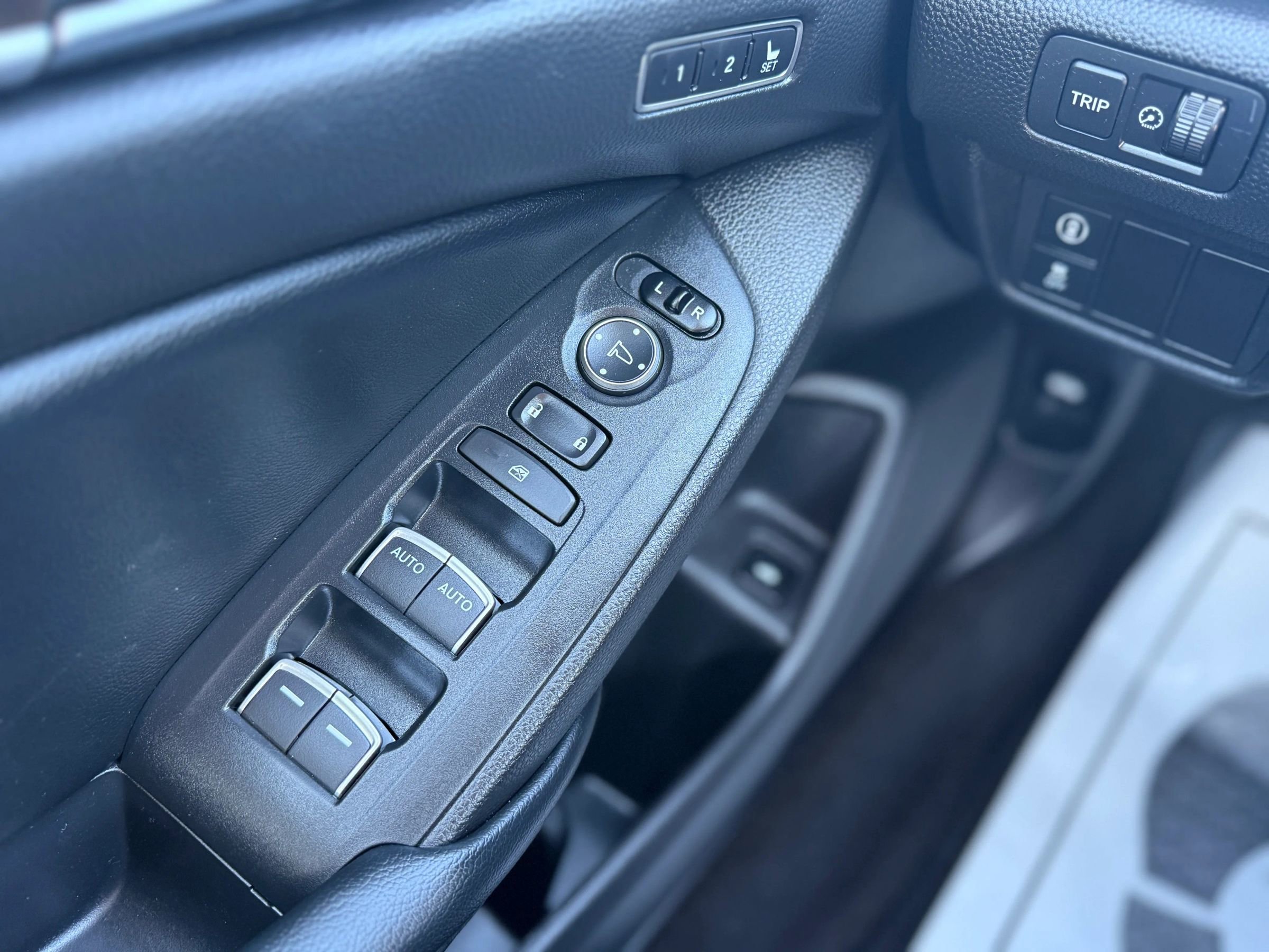 Used 2018 Honda Accord EX-L image 24