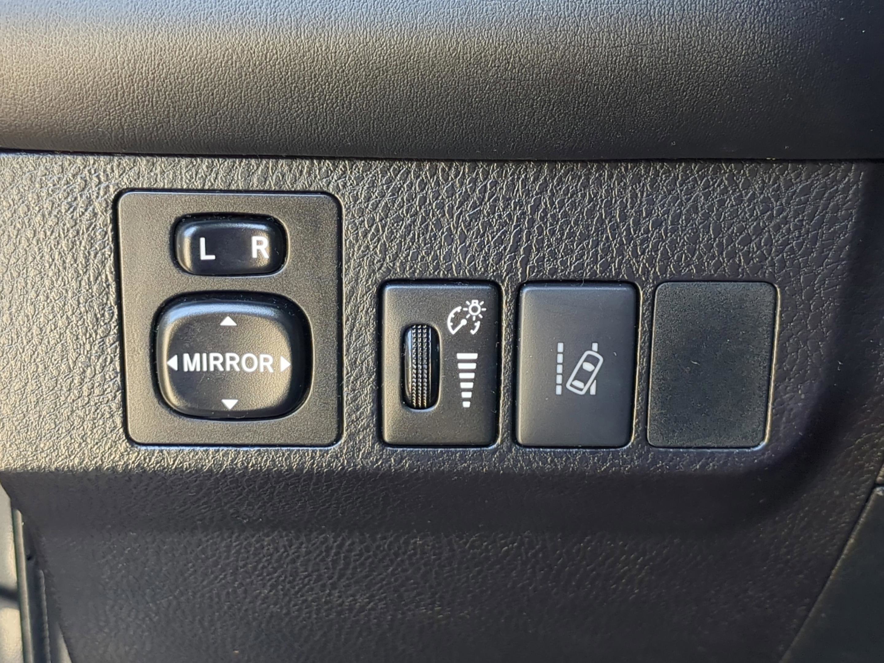 Used 2016 Toyota RAV4 Limited FWD image 20