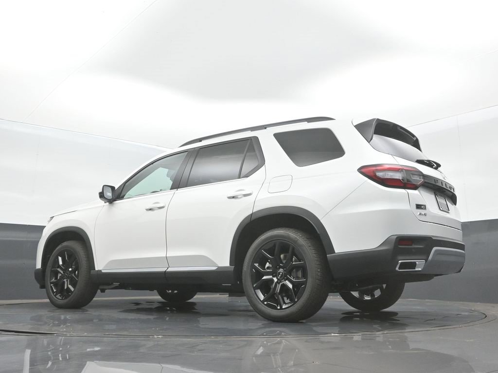 New 2025 Honda Pilot Touring image 17