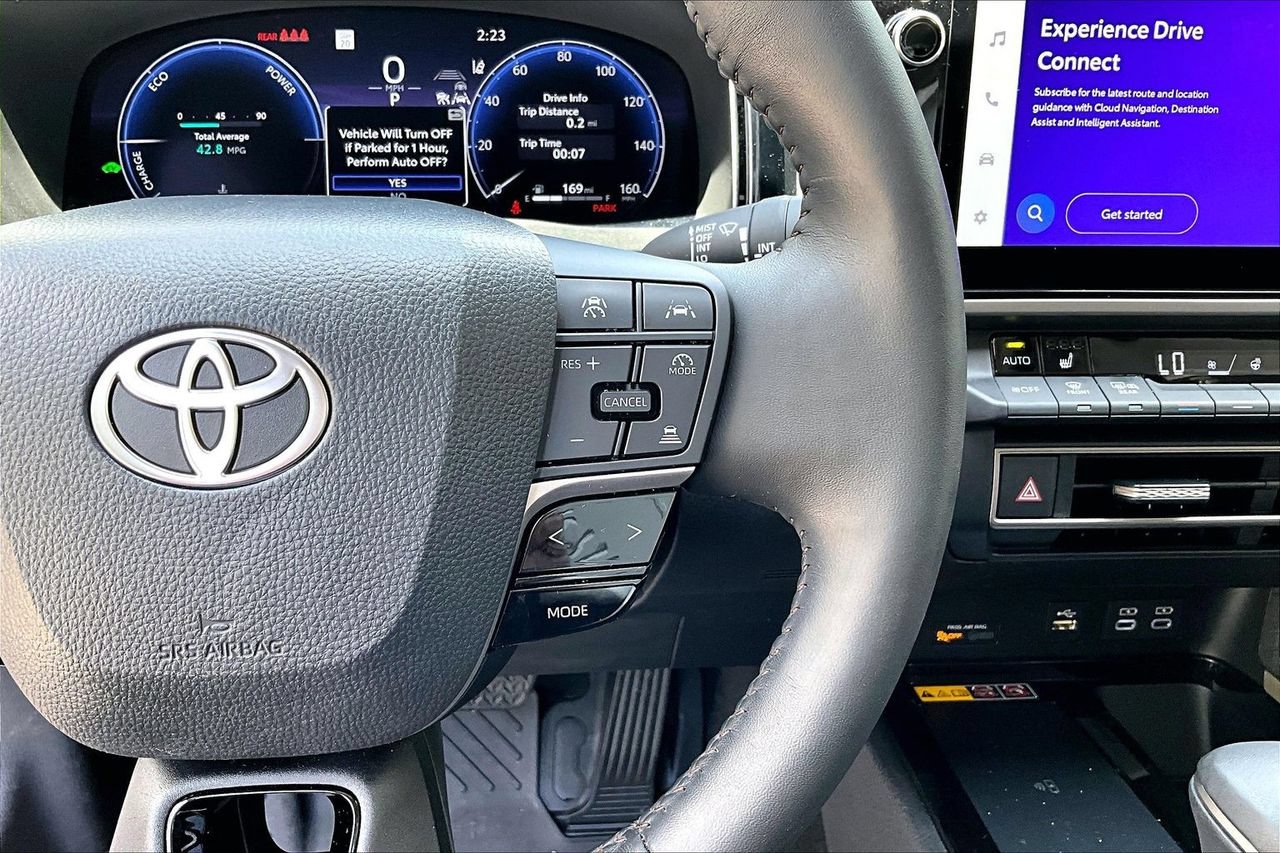 Used 2025 Toyota Camry XLE FWD image 11