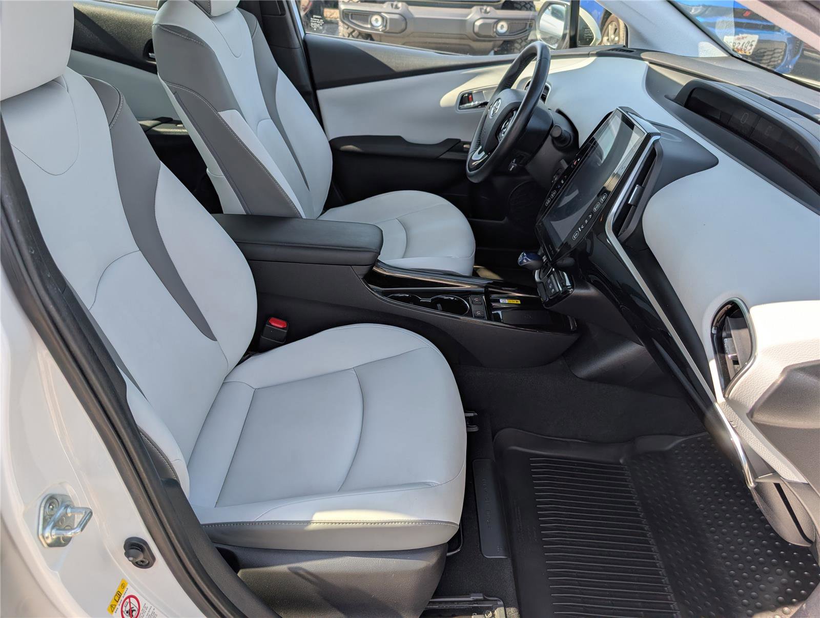 Used 2021 Toyota Prius Prime XLE image 12