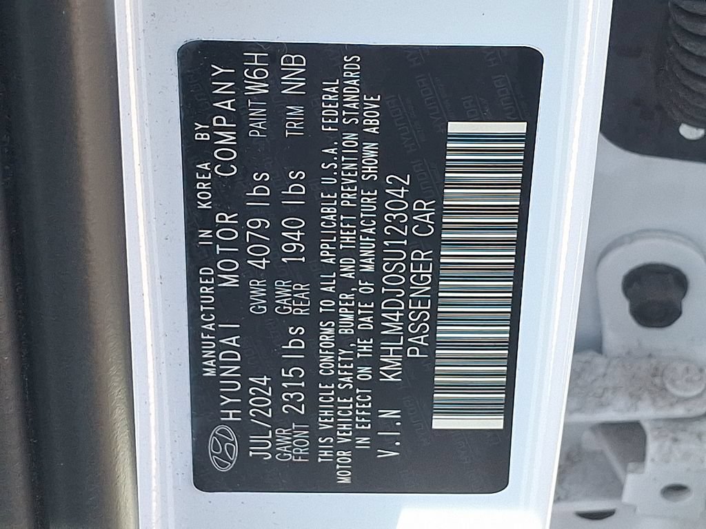 Used 2025 Hyundai Elantra SEL FWD image 29