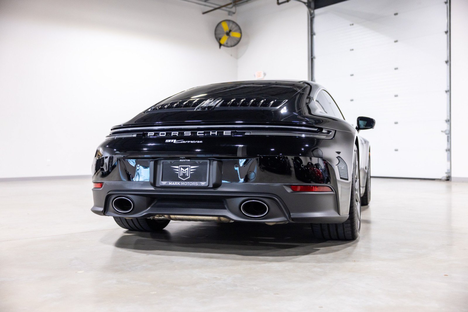 Used 2025 Porsche 911 Carrera RWD image 4