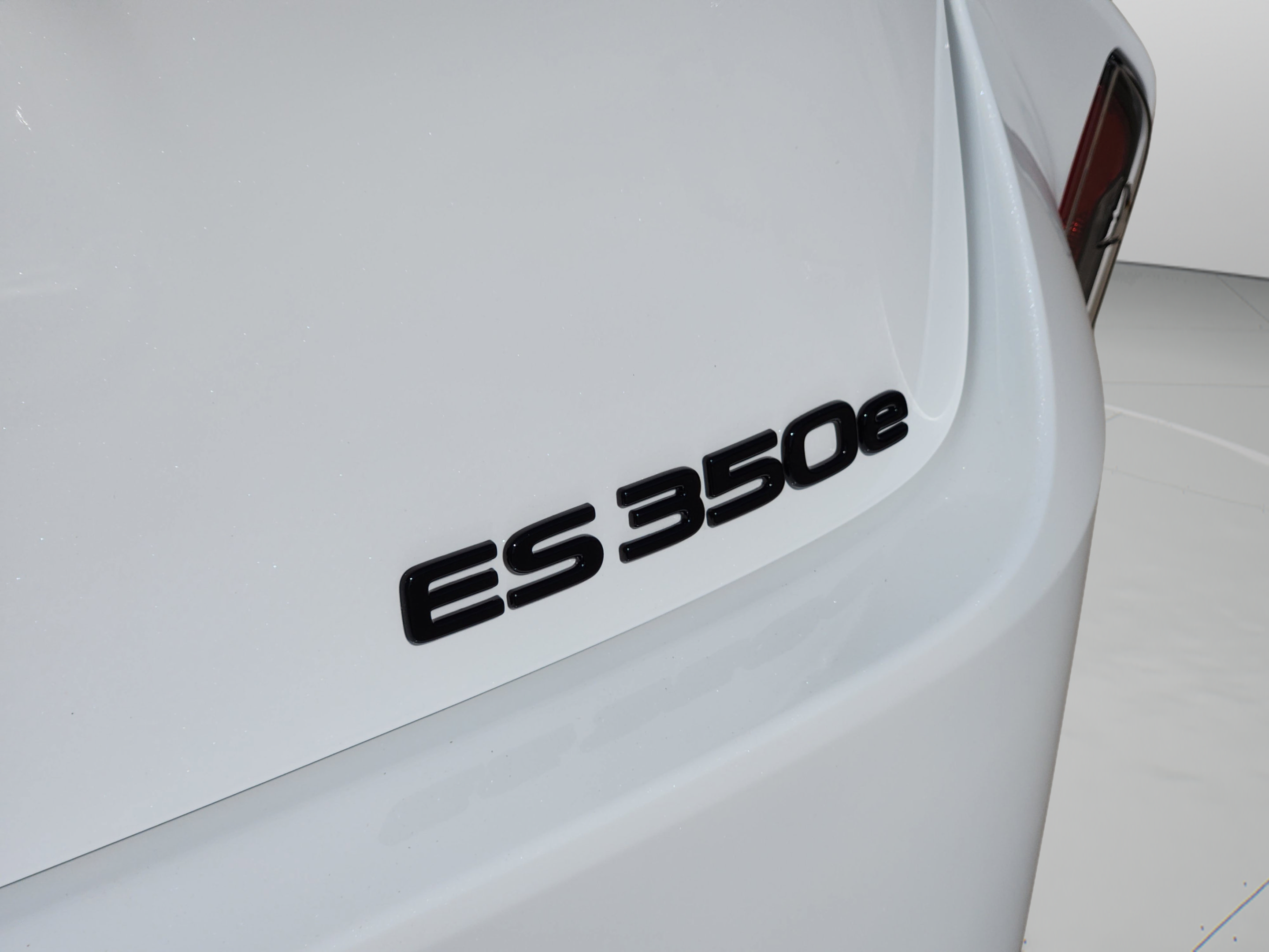 New 2026 Lexus ES 350e FWD image 7