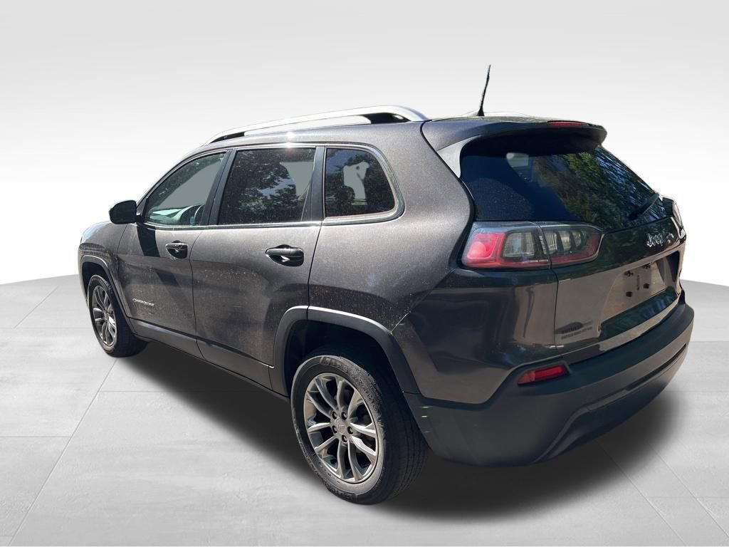 Used 2019 Jeep Cherokee Latitude Plus w/ Comfort/Convenience Group FWD image 3