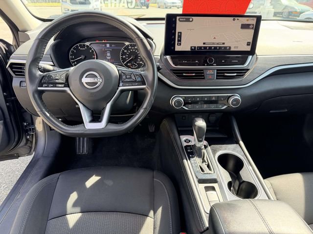 Used 2024 Nissan Altima 2.5 SV w/ SV Premium Package image 2