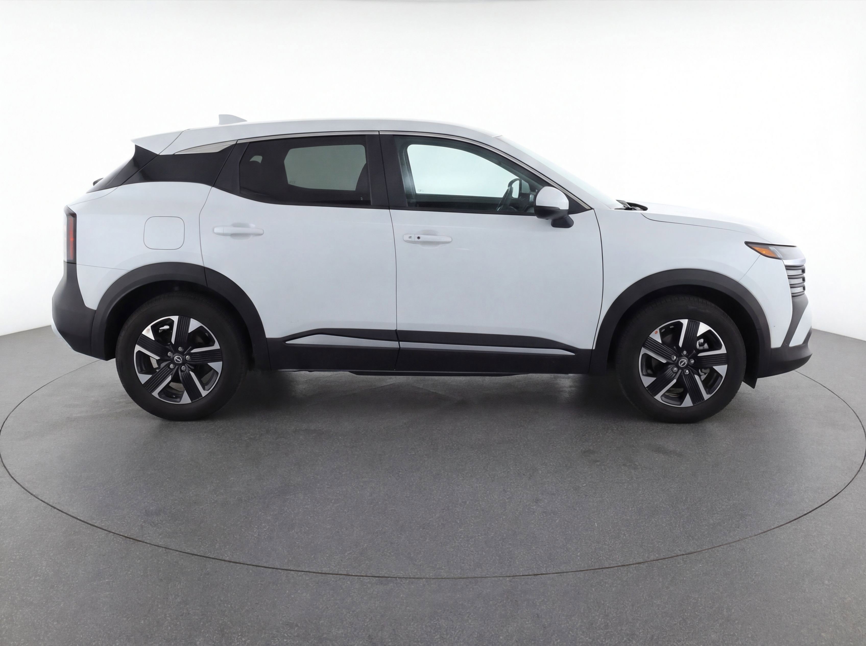 Used 2025 Nissan Kicks SV image 11