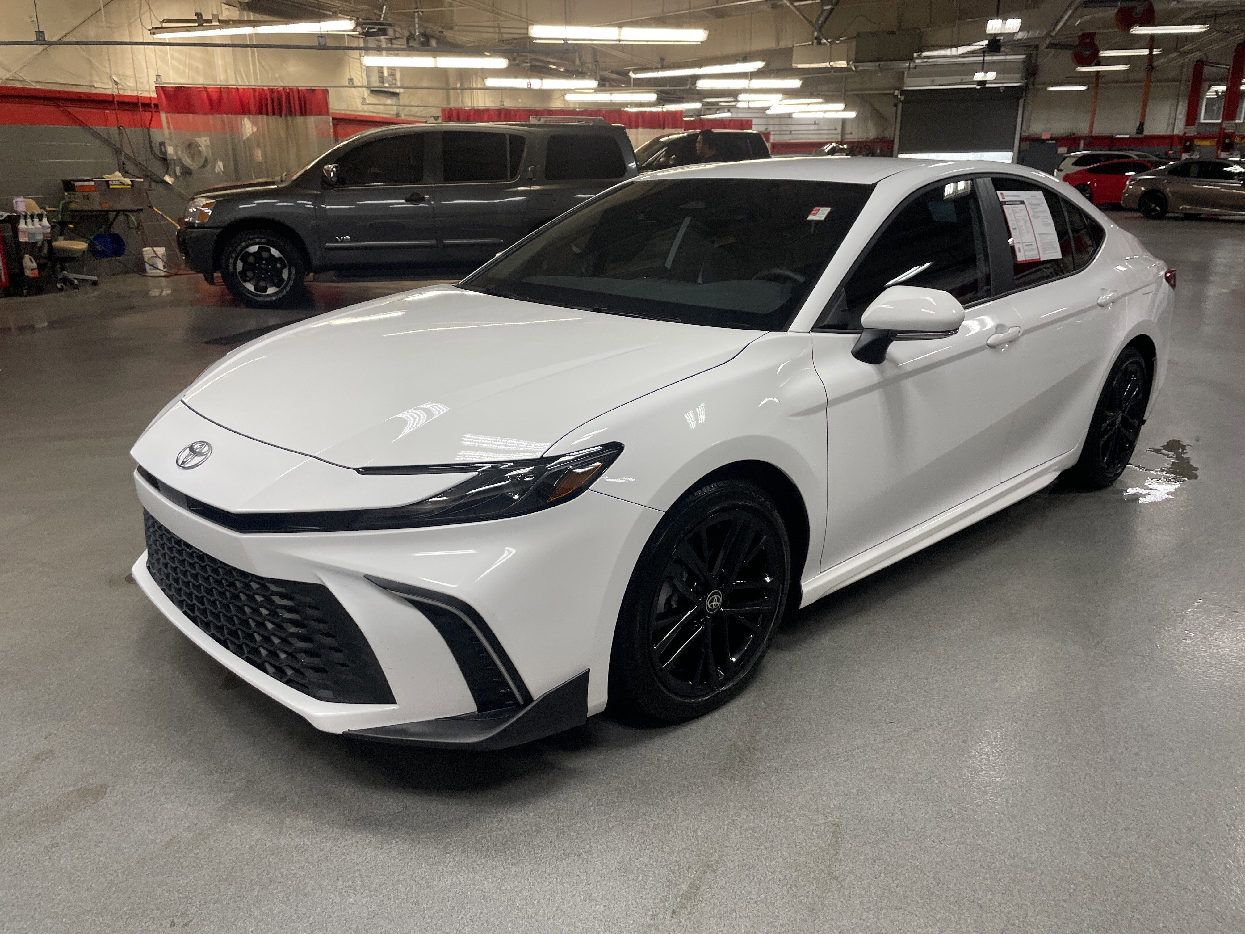 Used 2025 Toyota Camry SE w/ Multimedia Upgrade Package FWD image 5