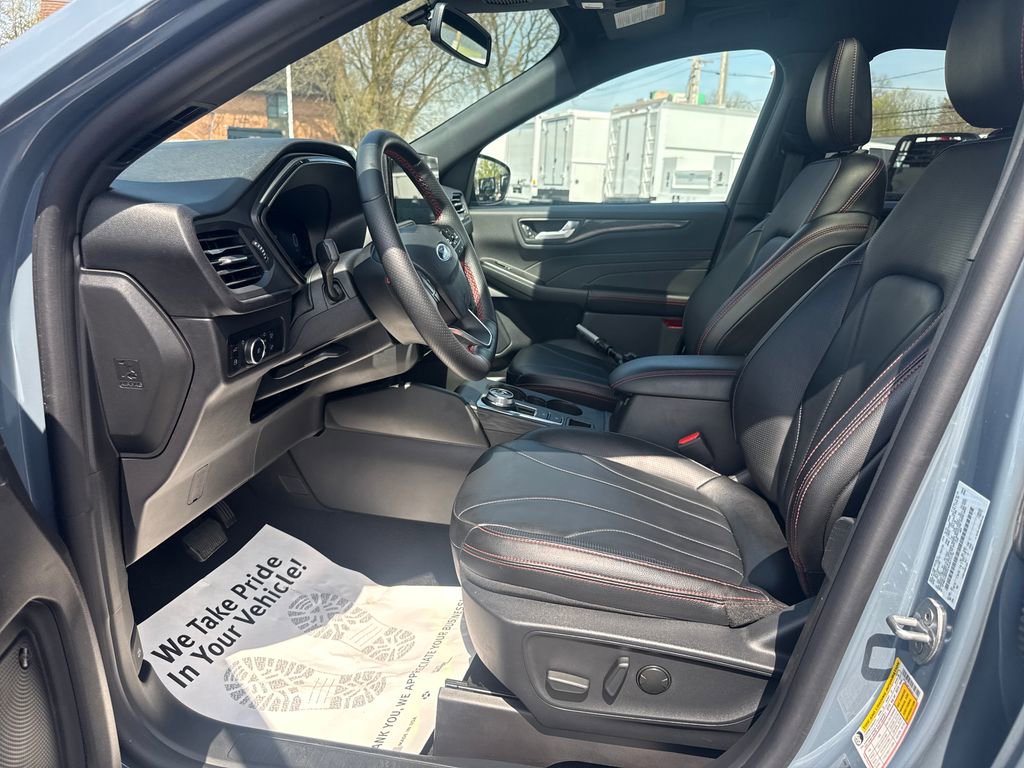 Used 2025 Ford Escape ST-Line Elite w/ Premium Technology Package AWD/4WD image 24