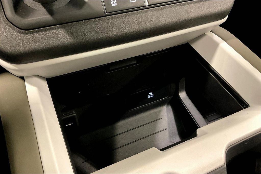 Used 2025 Land Rover Defender 110 S image 16