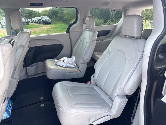 Used 2018 Chrysler Pacifica Touring-L Plus FWD image 9