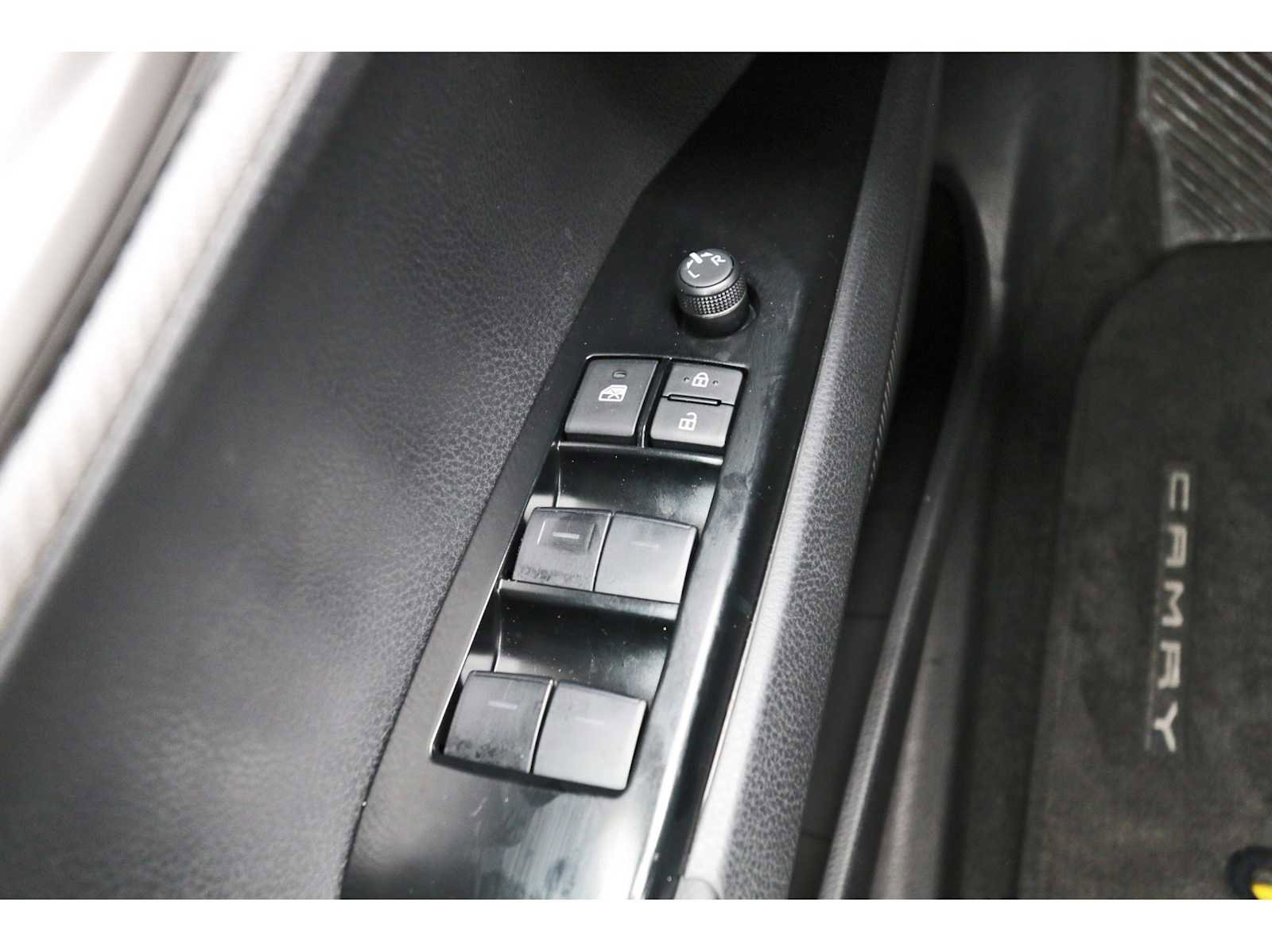 Used 2025 Toyota Camry SE w/ Convenience Package image 20