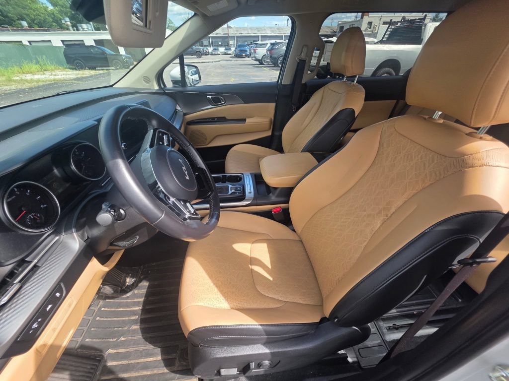 Used 2024 Kia Carnival LX FWD image 6