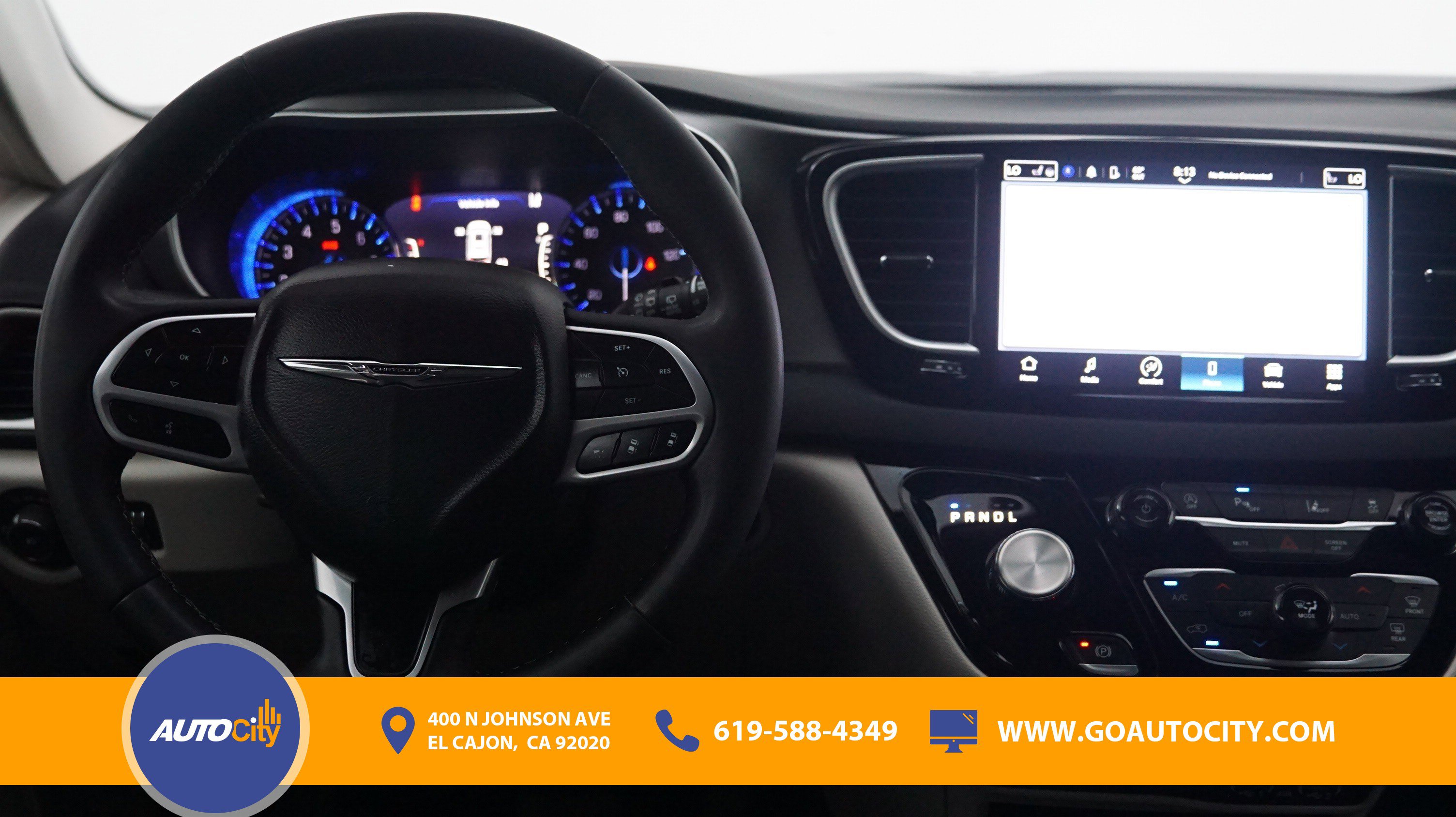 Used 2024 Chrysler Pacifica Touring-L FWD image 5